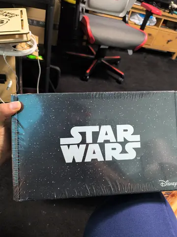 Epic Star Wars Collectors Edition! Funko pop! Gift box. 5 items inside