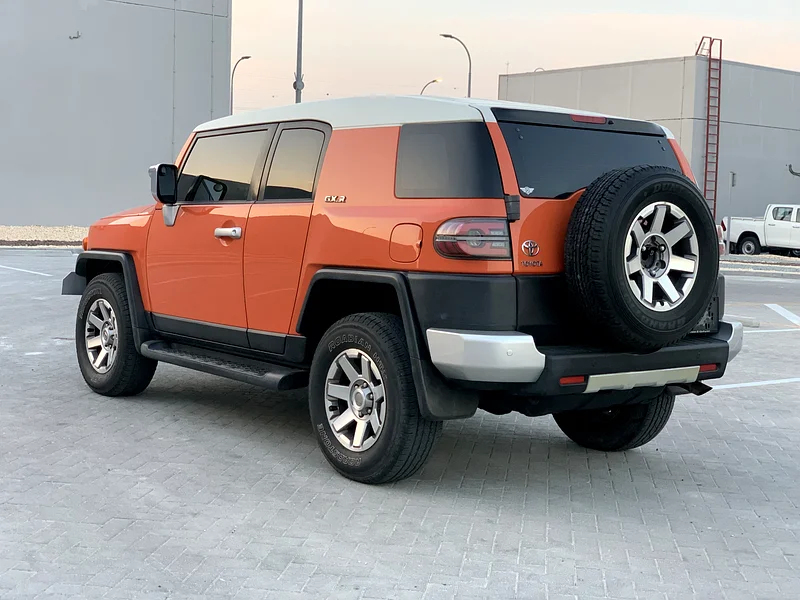 For sale, Toyota FJ type - Gulf model 2014, full agency paint except for two parts, subject to inspection.63140191492738114