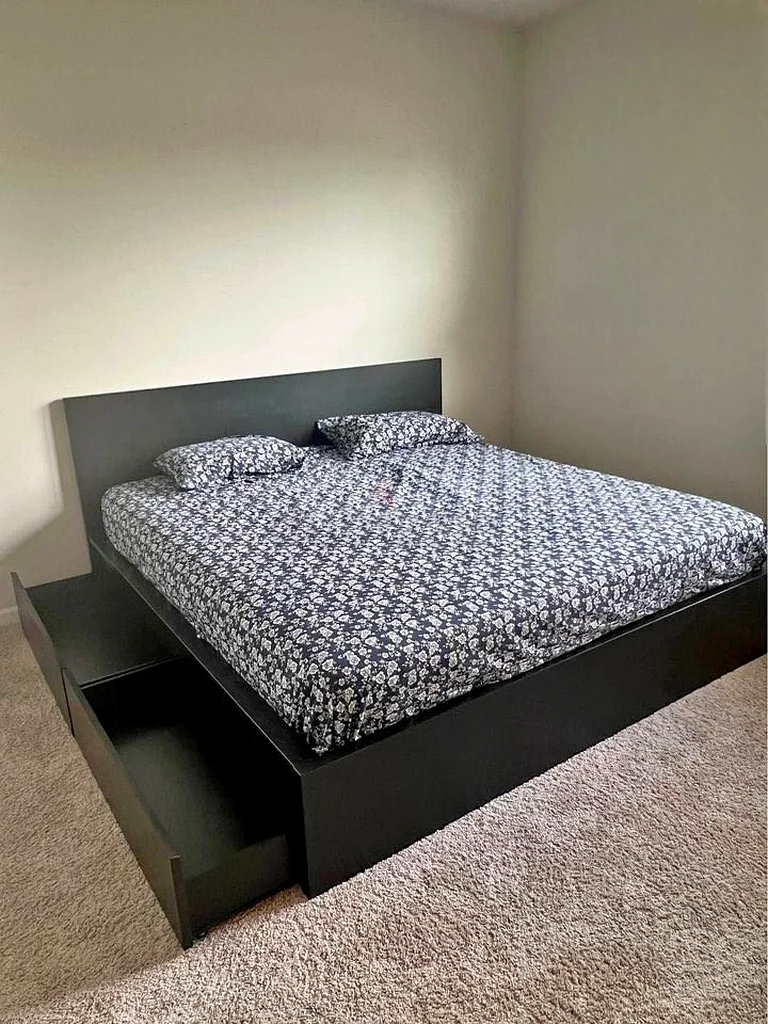 Ikea king black Malm bed with ikea mattress (180x200)62863825442307113