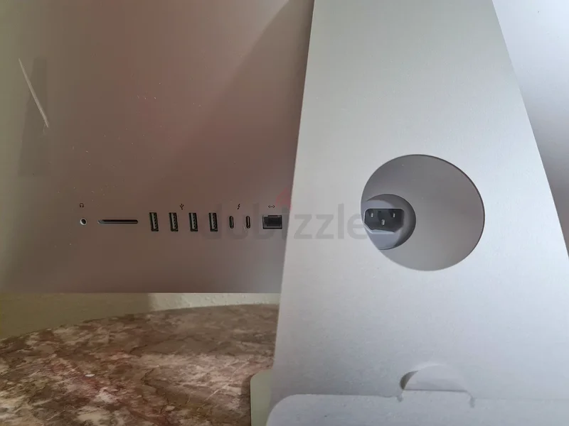 2019 iMac 21.5 4K Retina - Like New - With Box63197645784451113