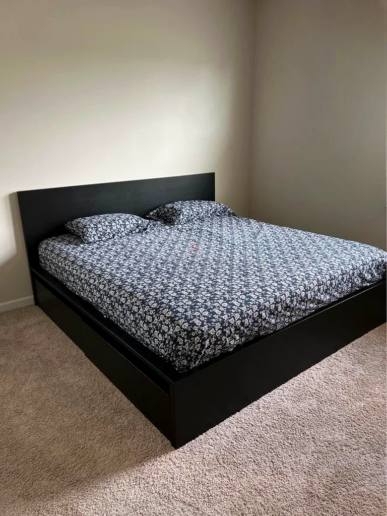 Ikea king black Malm bed with ikea mattress (180x200)62863825442307112