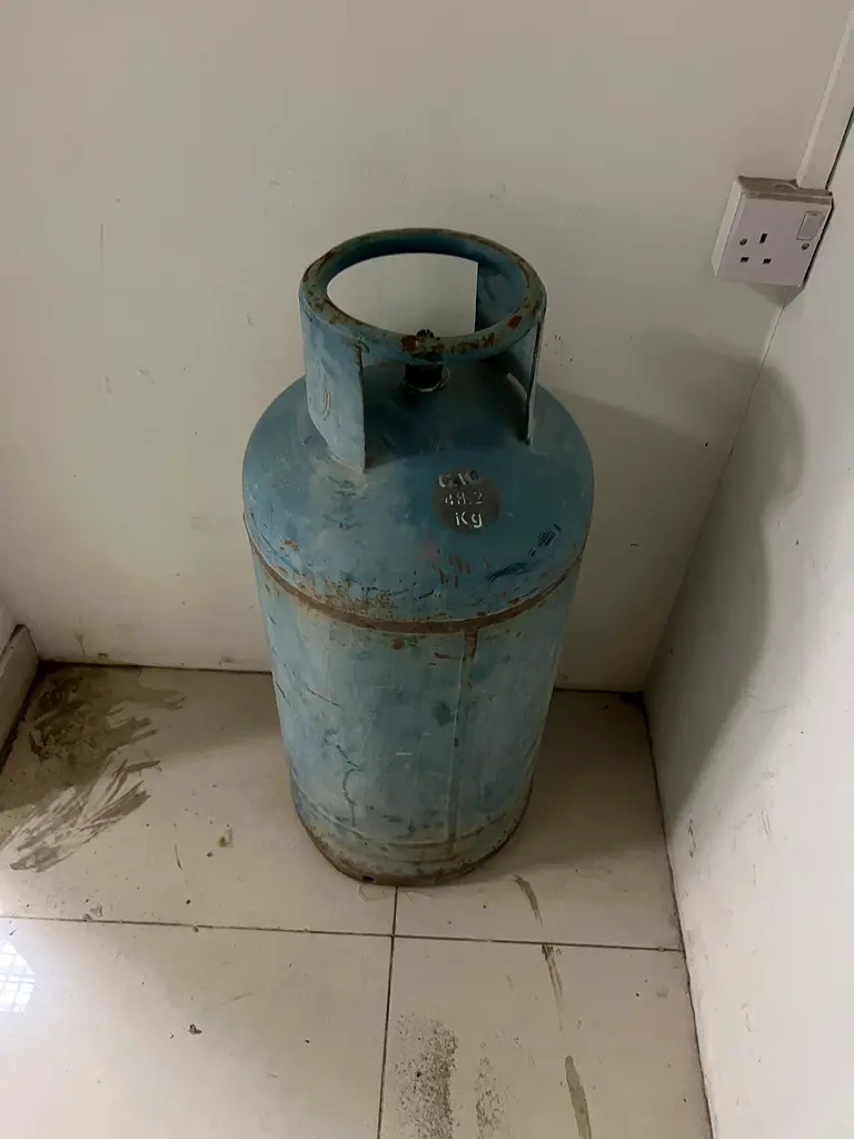 Gas cylinder large63252442413443112