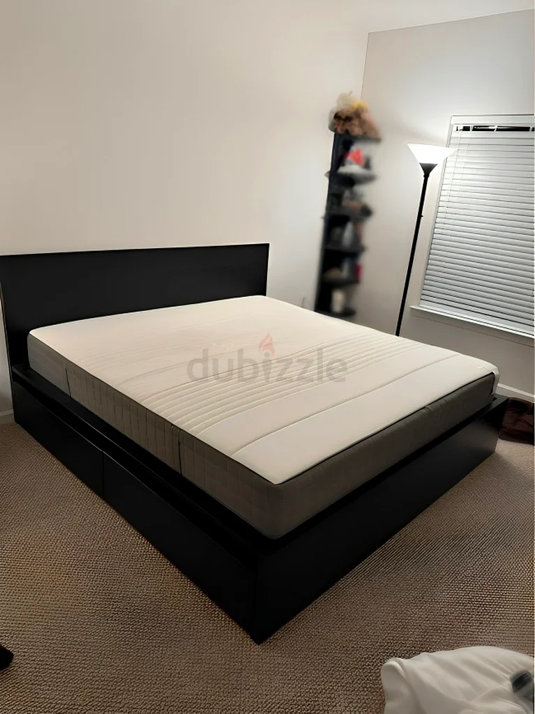 Ikea king black Malm bed with ikea mattress (180x200)628638254423071120