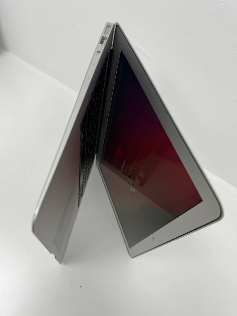 Apple MacBook Air رفيع شبه جديد62863825522689111