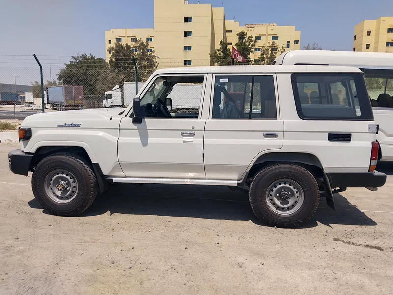 Toyota Land Cruiser 76 series63165691865601112
