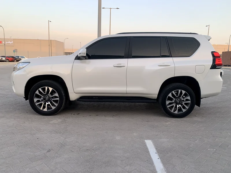 For sale Toyota Prado GXR - Gulf model 2023, full agency paint, inspection condition with no accidents or repainting.63147688995969114