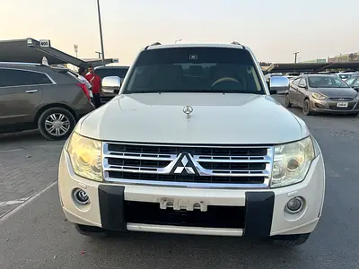 Mitsubshi pajero 2010 white color fullopshin