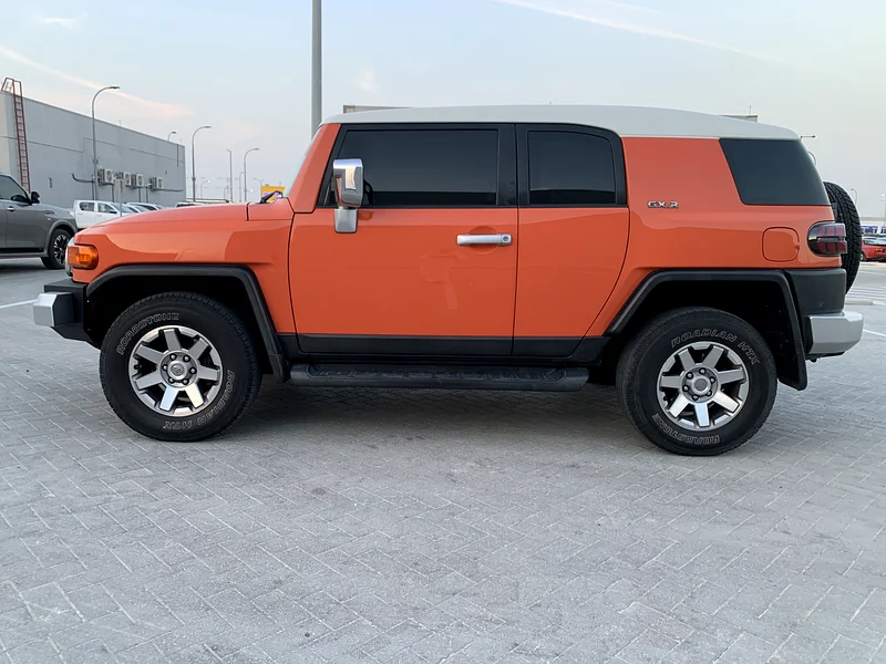 For sale, Toyota FJ type - Gulf model 2014, full agency paint except for two parts, subject to inspection.63140191492738113