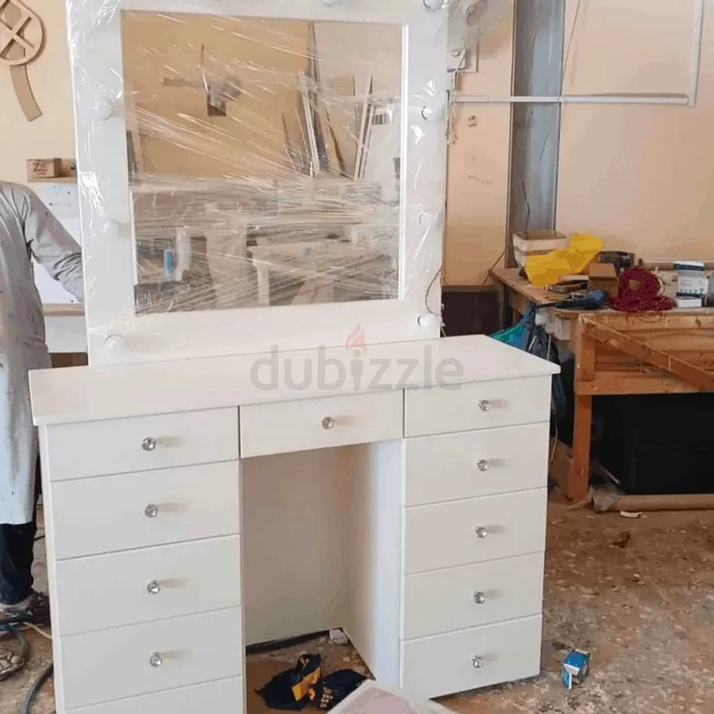 Elegant White Vanity Table Set with LED Mirror63219341138179111