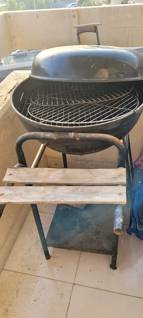 Outdoor Charcoal BBQ Grill with Wooden Stand - Perfect for Your Garden (Moving Out Sale)632411281967391116