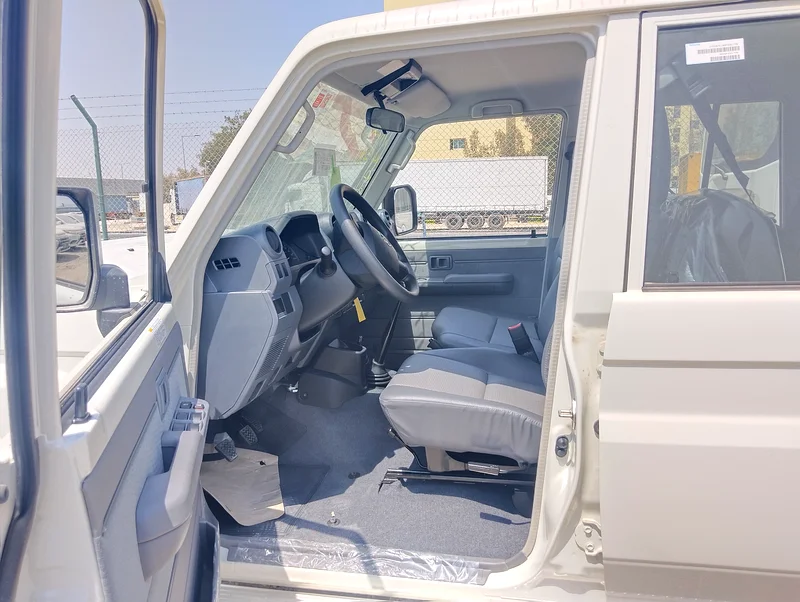 Toyota Land Cruiser 76 series63165691865601114