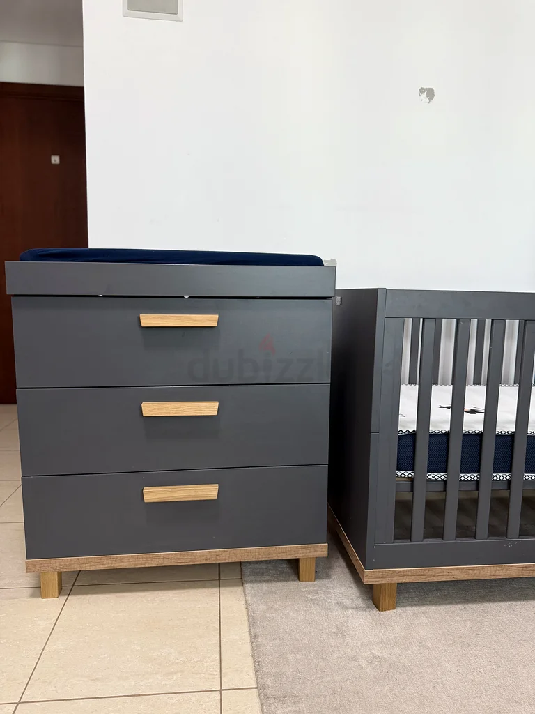 طقم سرير، ودواليب تغيير للأطفال وخزانة ملابس، 3 قطع.63207399331971111