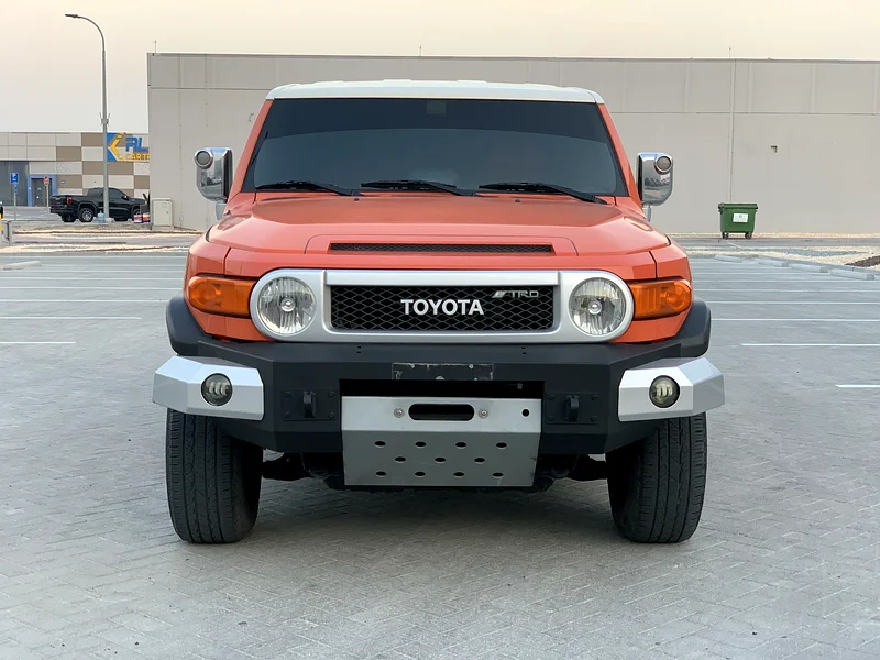For sale, Toyota FJ type - Gulf model 2014, full agency paint except for two parts, subject to inspection.63140191492738111