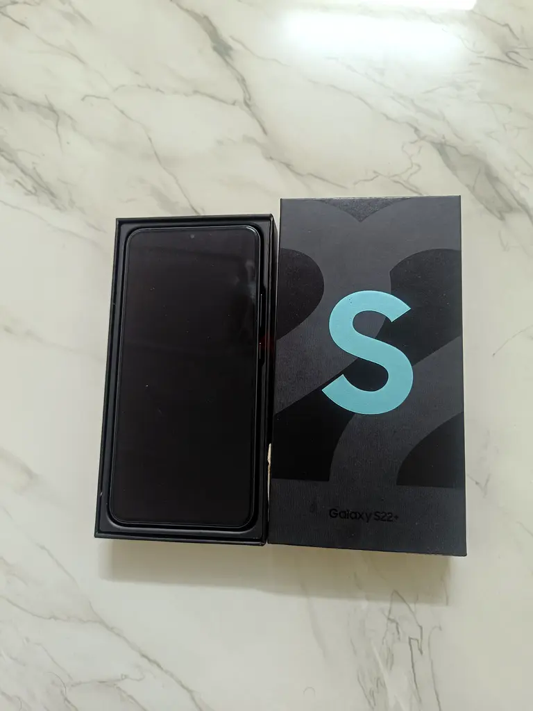 Samsung Galaxy S22 Plus - Unlocked  Boxed, Excellent Condition!
