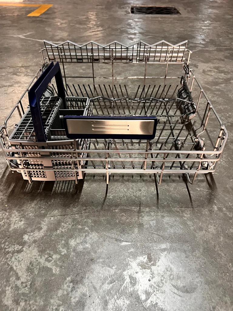 High-quality Siemens dishwasher rack. Fits most models63211430667267111