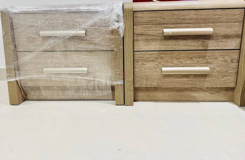 Homebox 02 Nightstands with Modern Finis631793860000021119