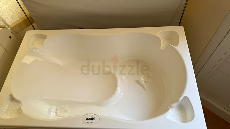 Baby changing and bathing table – multi-purpose in excellent condition63204861720321113