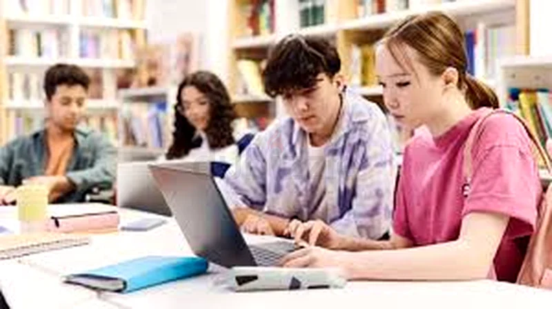 رسوم دروس طلاب المرحلة المتوسطة في مادة الرياضيات والفيزياء والأحياء والكيمياء63218821921538112