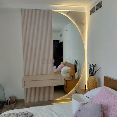 Stylish Modern Bedroom Vanity with Circular Mirror