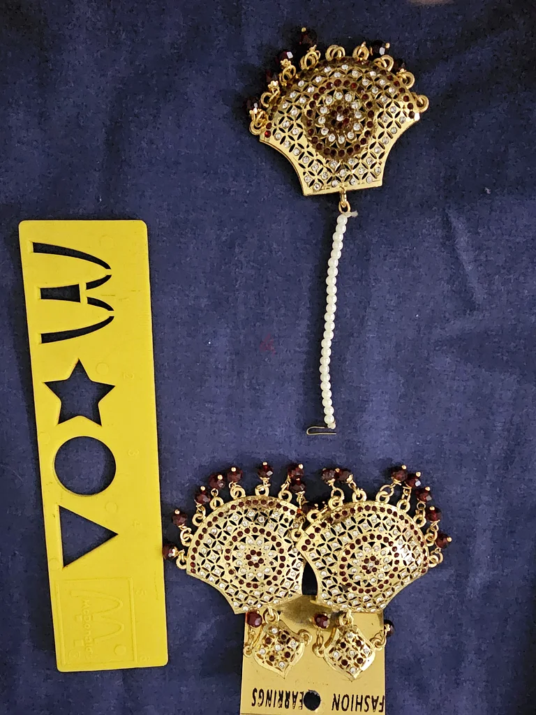 Stunning Traditional Gold Plated Earrings with Matching teeka63233130494722111