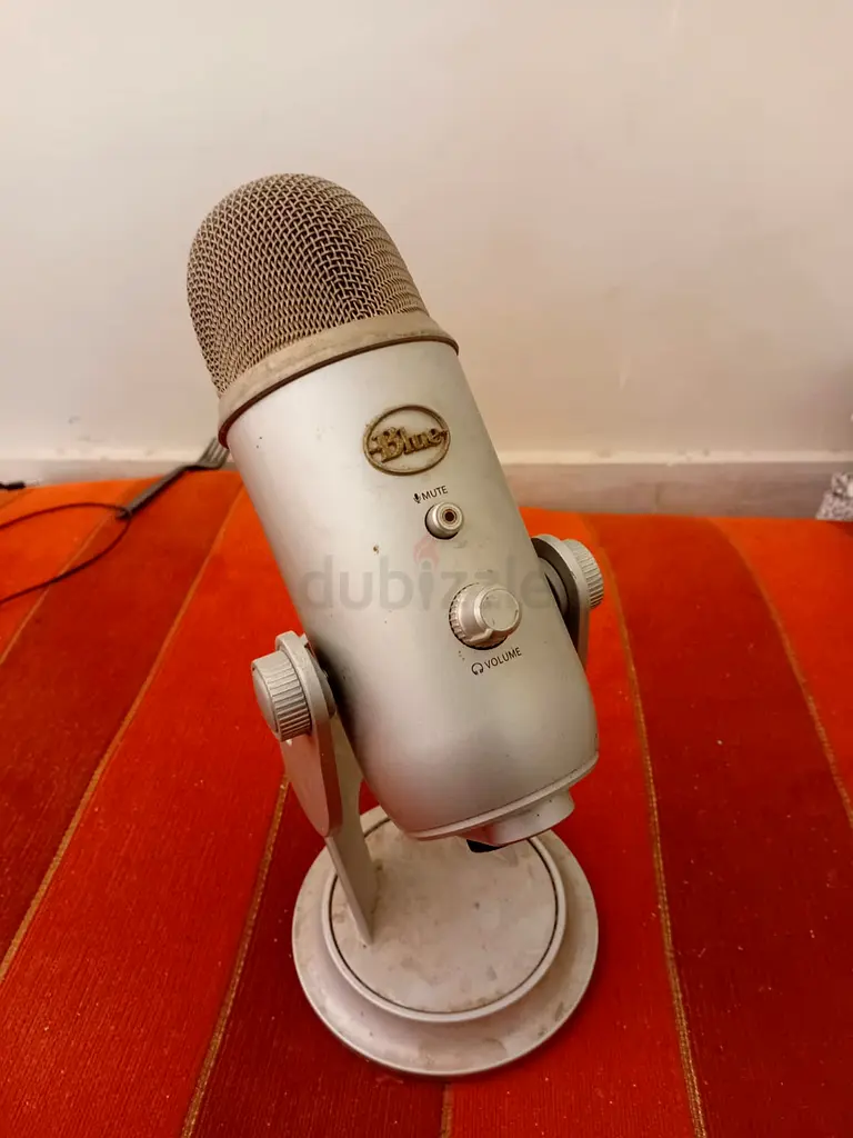 Stylish Blue Yeti Microphone for Sale - Perfect for Vlogging  Streaming!