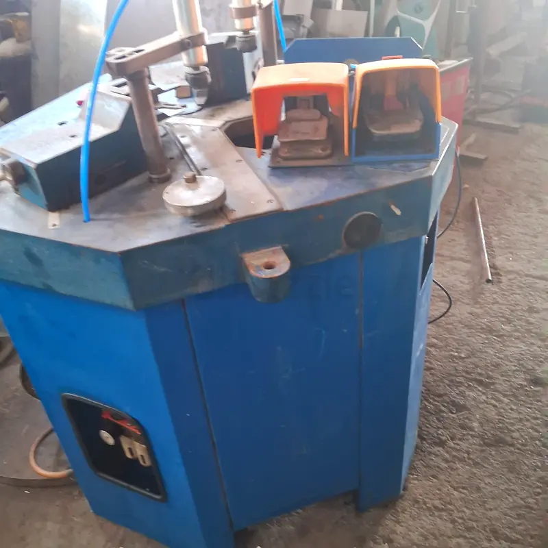 Alumninium corner Crimping machines
