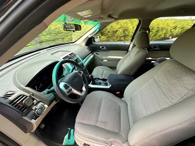 Well-maintained 2015 Ford Explorer XL with 154,000 km.63167557276547113