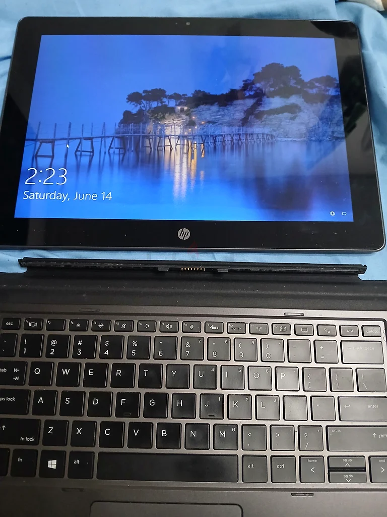 Compact and Efficient 2-in-1 Laptop for Sale!63263510014339114