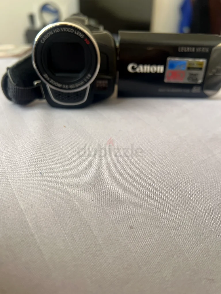 Capture Memories with This Canon Camcorder!63234125707779113