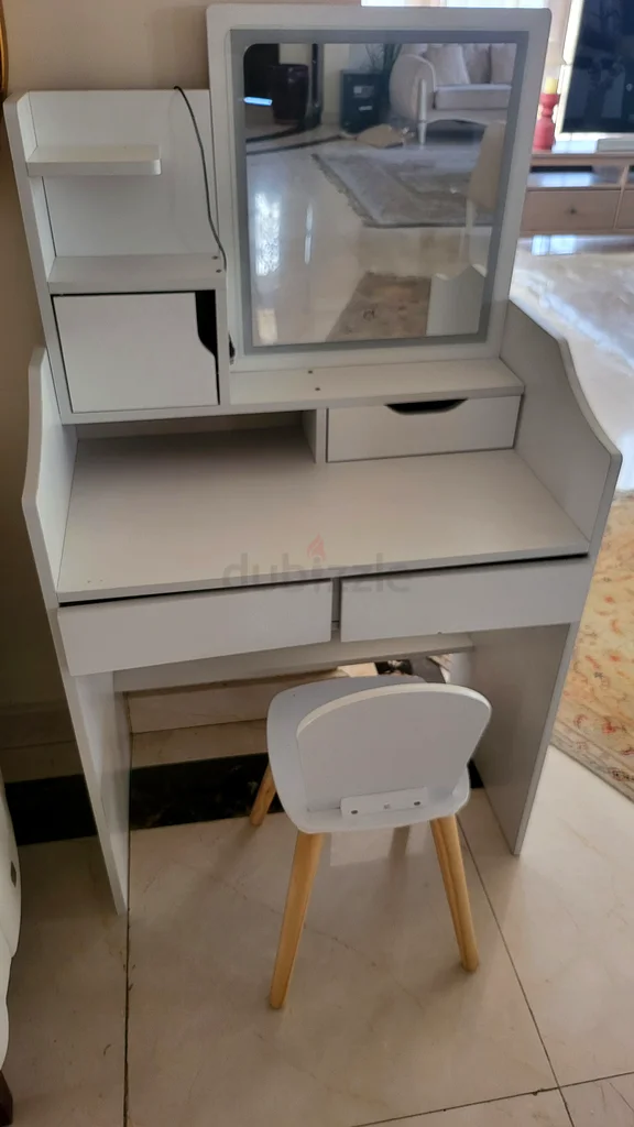 Stylish White Vanity Desk with Chair - Perfect for Your Bedroom!63179860997761111