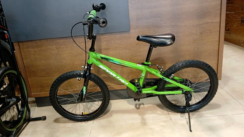 دراجة أطفال من نوع BMX مقاس 20 بحالة جيدة جدًا  
مرتبة ونظيفة  
السعر الأخير 150 درهمًا إماراتيًا63169937822467111