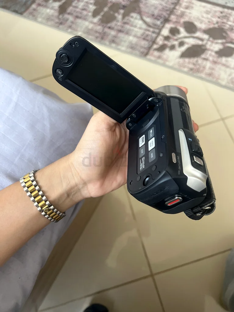 Capture Memories with This Canon Camcorder!63234125707779111