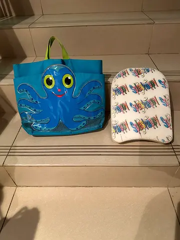 Beach/swim bag with kick board. Toddlers.