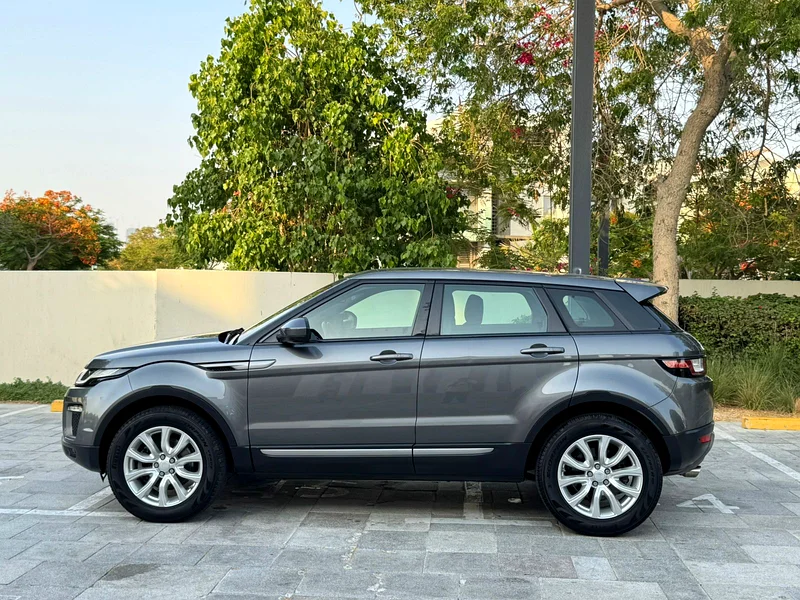 AED1,121/monthly // GCC 2017 Range Rover Evoque Prestige 2.0L V4 // with PANORAMIC SUNROOF!!63159713624193113