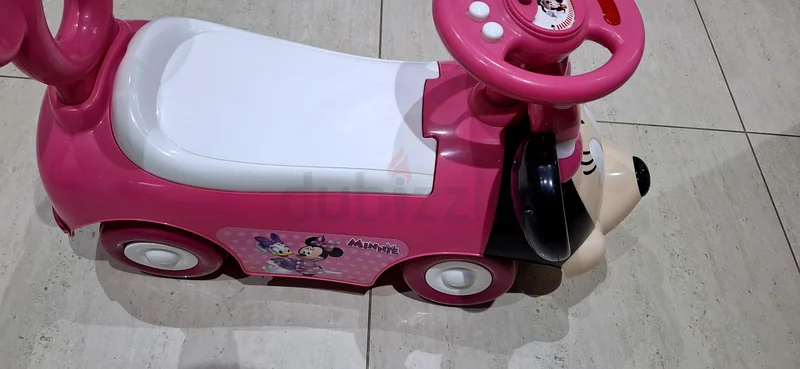 Adorable Minnie Mouse Ride-On Toy for Your Little One!63208382353795112