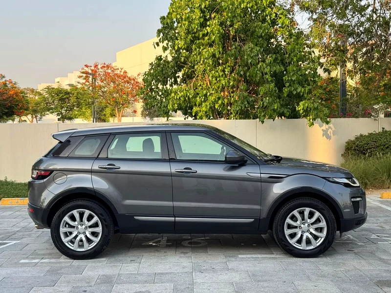 AED1,121/monthly // GCC 2017 Range Rover Evoque Prestige 2.0L V4 // with PANORAMIC SUNROOF!!63159713624193114
