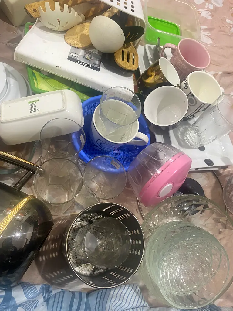 Mixed kitchen items for sale63211907695746112