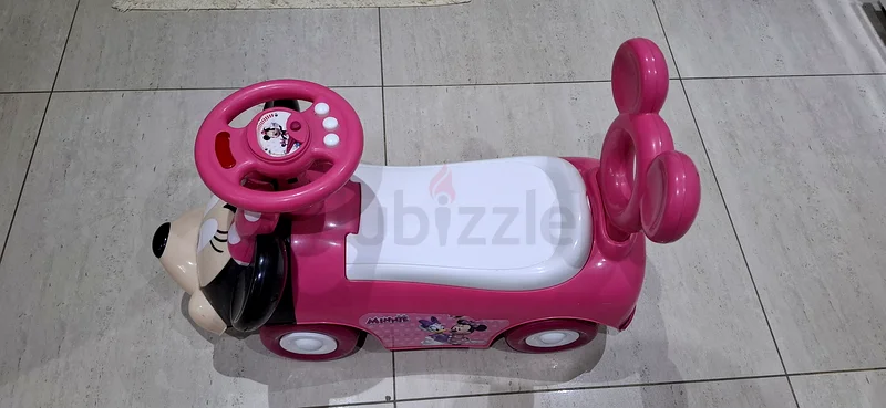 Adorable Minnie Mouse Ride-On Toy for Your Little One!63208382353795111