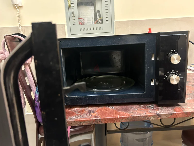 Neat  less used Microwave632482468853771127