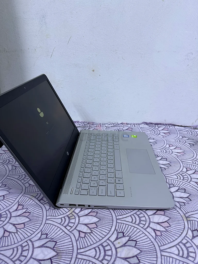 Sleek HP Laptop - Perfect for Work and Play!63256603540482112
