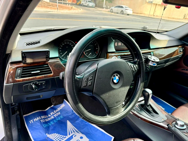 بي إم دبليو 323i 2007 | 237,270 كم | كلياً أصلي63158800515330111