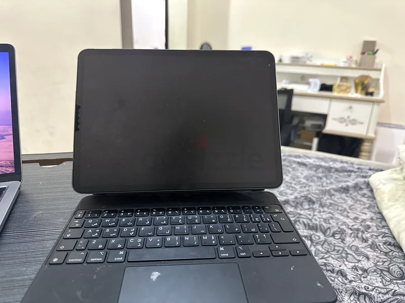Apple Ipad pro with Magic keyboard632163570768671128