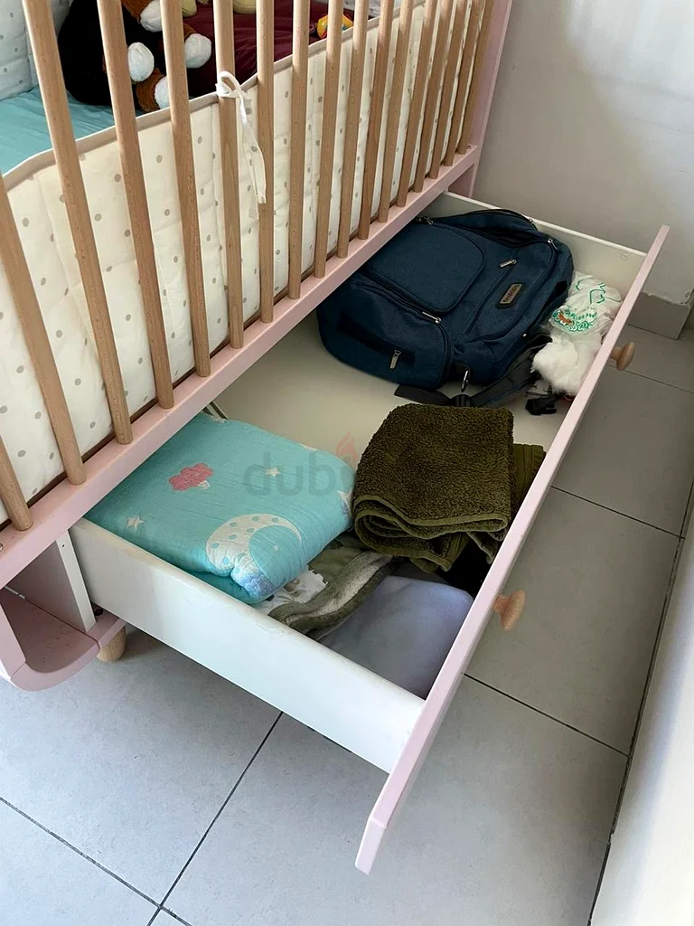Charming Pink Baby Crib for Sale - Perfect for Your Little One!63206877556737114