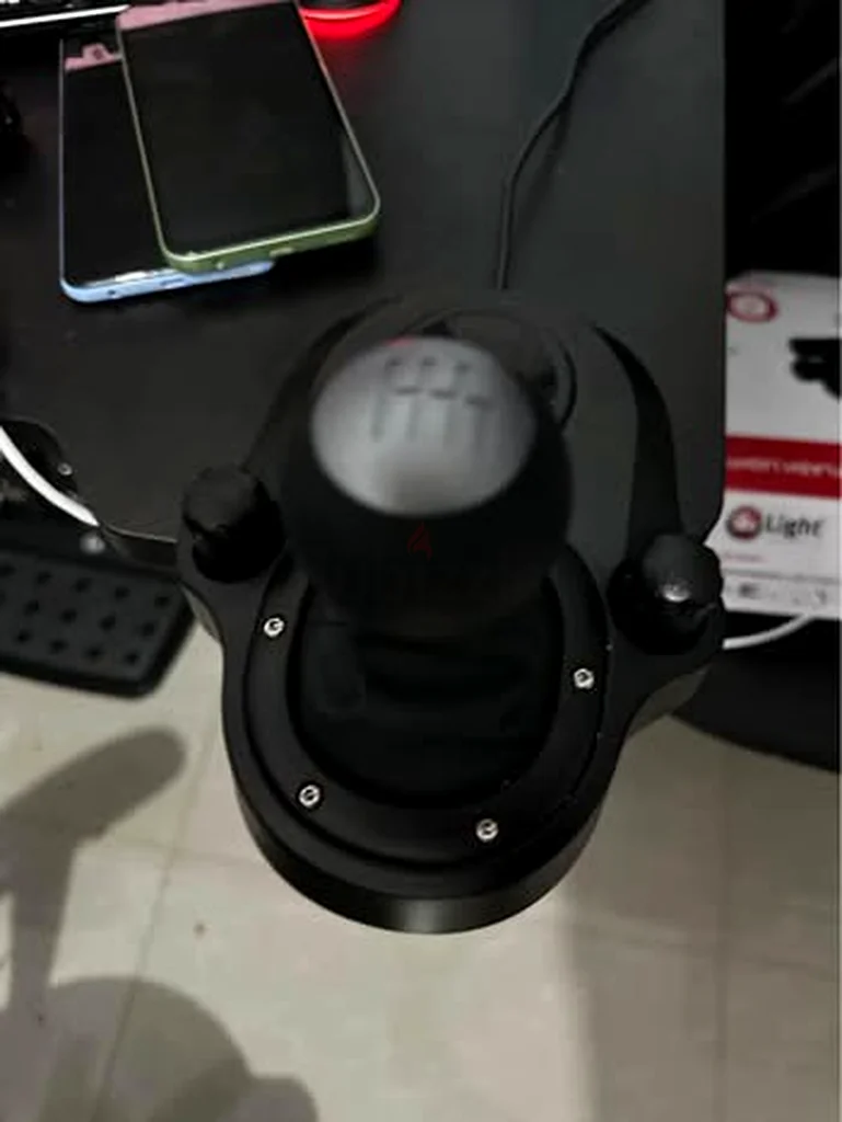 عجلة سباق Logitech G29 مع دعامات التحكم - عزز تجربة الألعاب الخاصة بك!63229687193857114