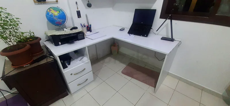 L-shaped desk at throwaway price632223472486431112