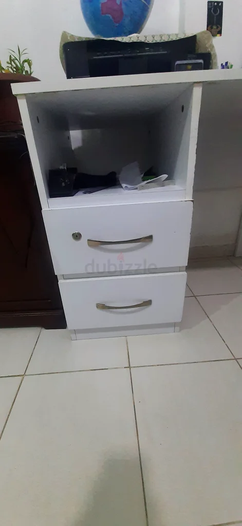 L-shaped desk at throwaway price63222347248643112