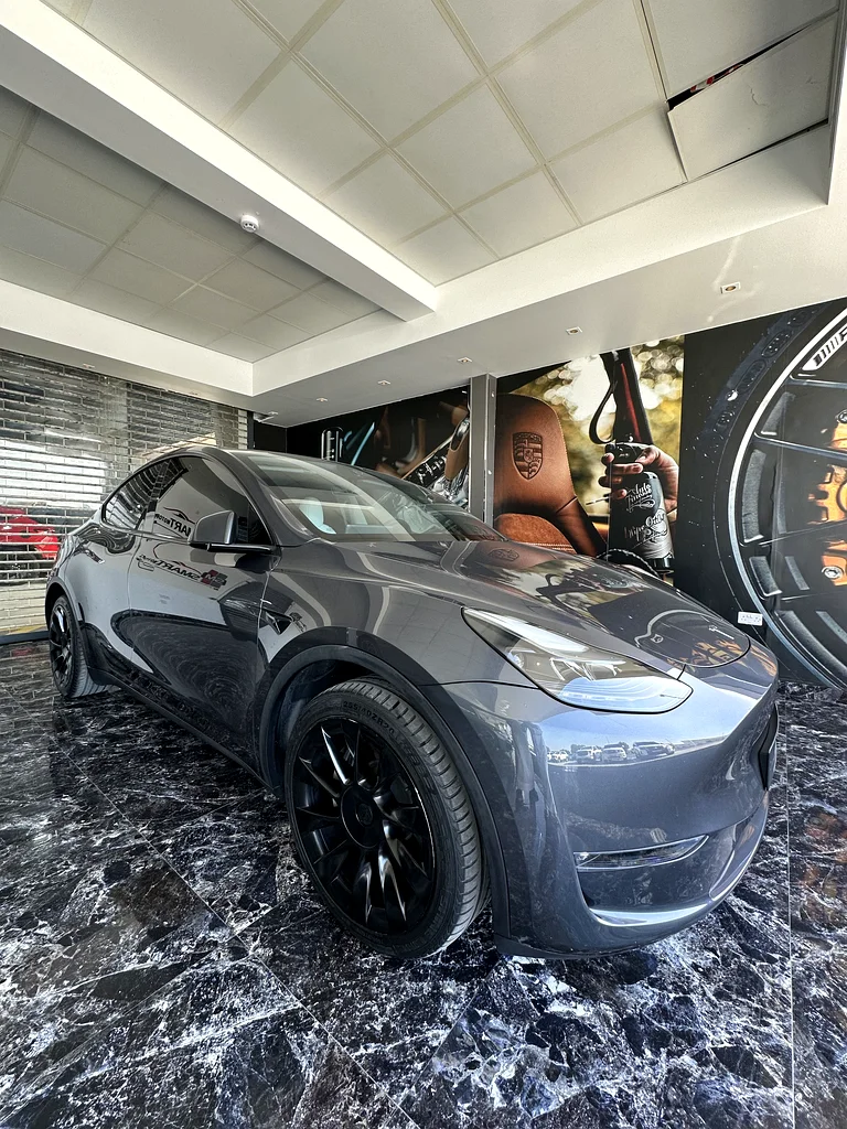 Tesla Y long range GCC 202363175259552385111