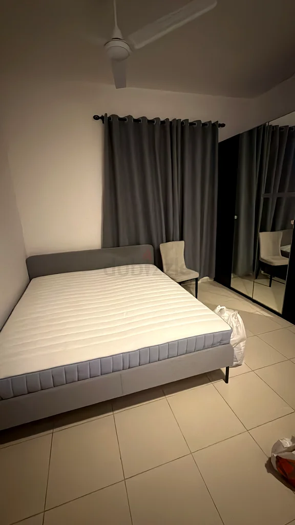 سرير بحجم كينج من إيكيا مع ماتريس نابض63221849777539111