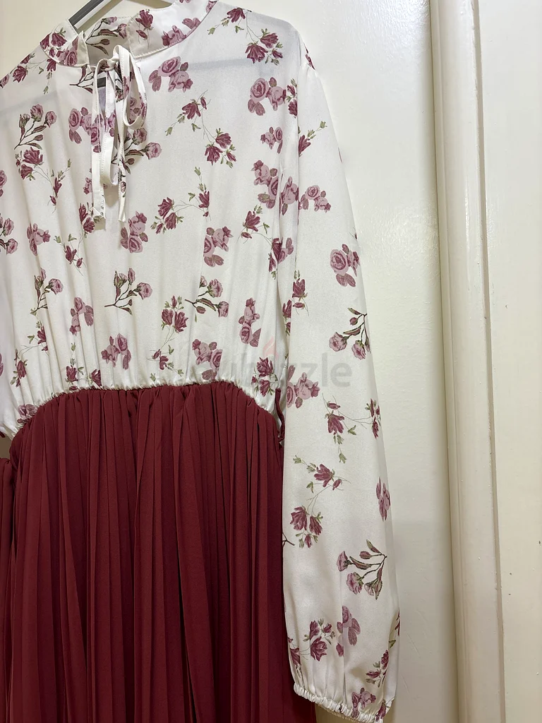 فستان طويل مطوي أنيق | مقاس حر | مناسب للحجم S-M | أسلوب خالد. من numberone bags63173144577025112