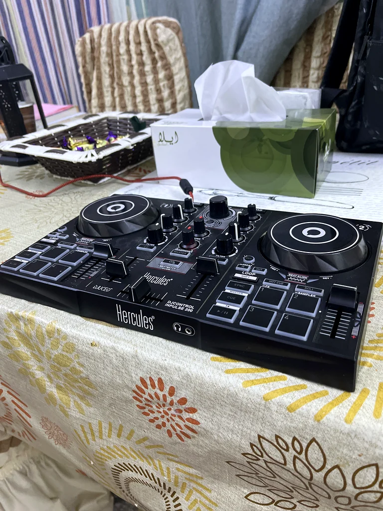 Hercules inpulse 200 Dj controller63233646079363111